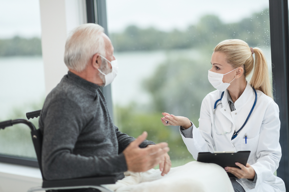 Consultation médicale avec masque