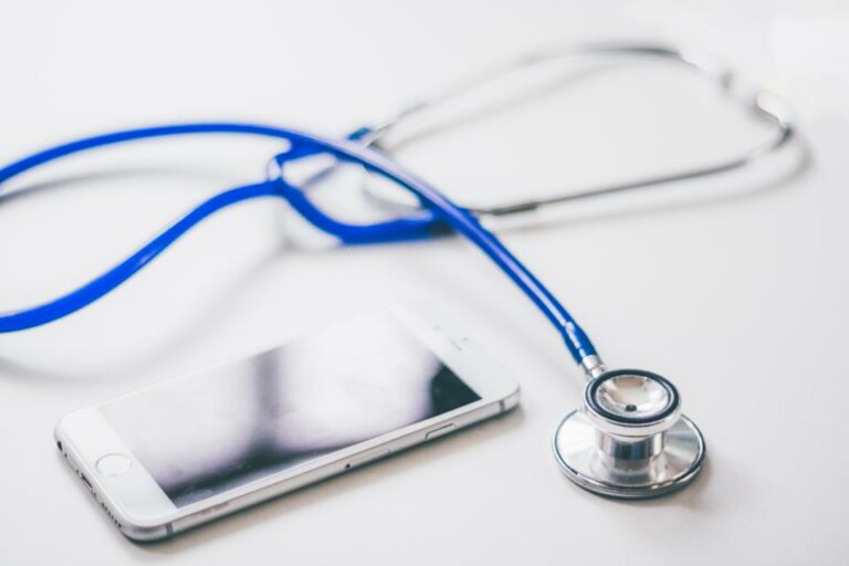 Télémédecine : stéthoscope et smartphone