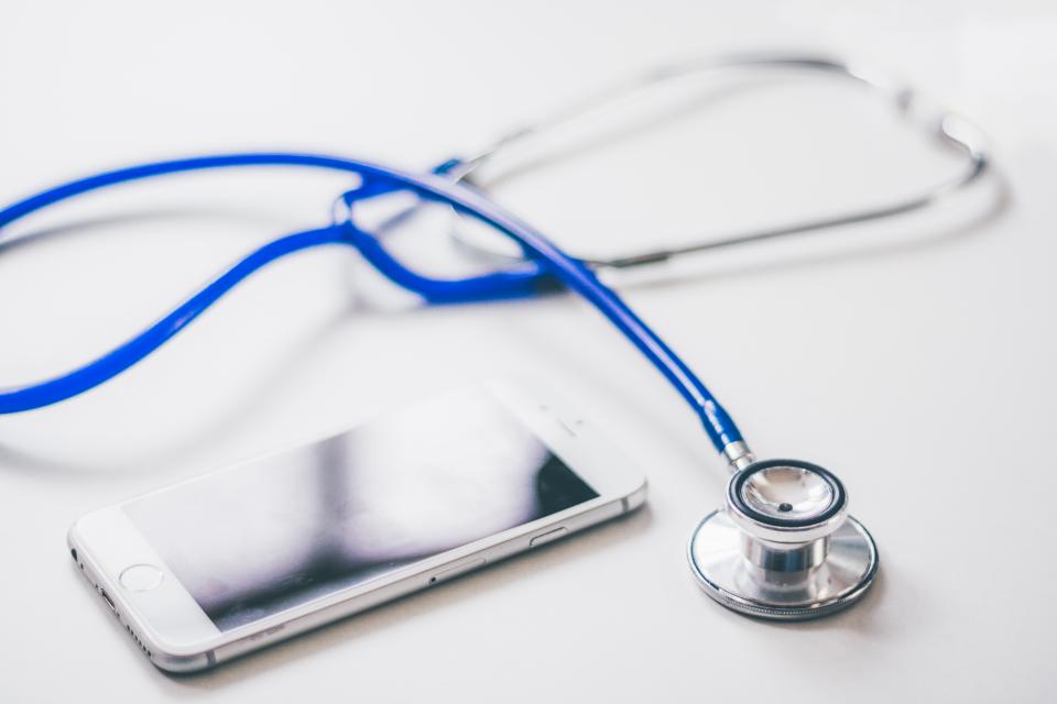Télémédecine : stéthoscope et smartphone